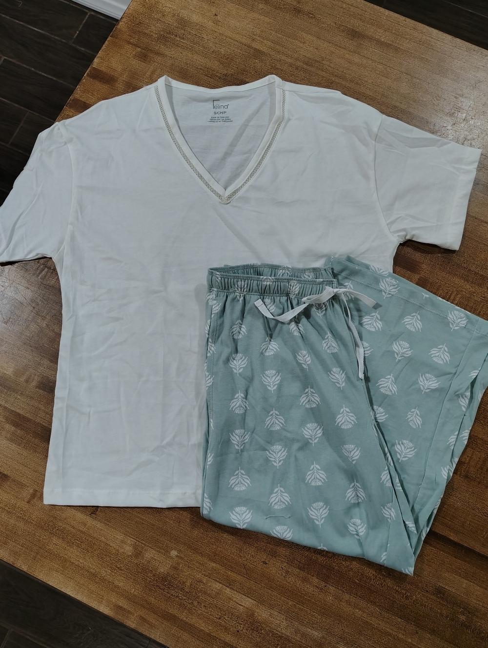 FELINA White V-Neck Top & Sage Leaf Print Pajama Capri Pants 100% COTTON UNUSED